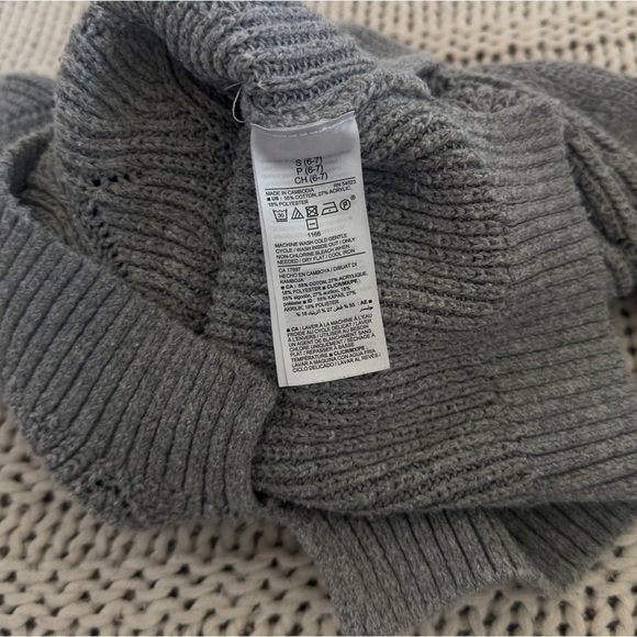 Old Navy Girl's Long Sleeve Pullover Gray Sweater Size Small - Picture 4 of 4